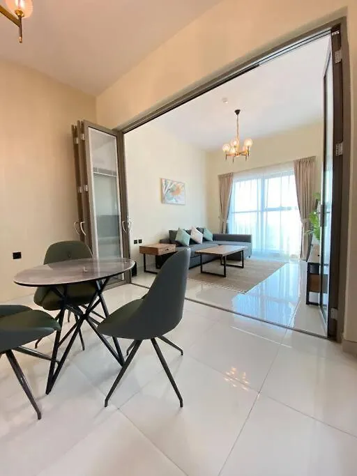 Apartment Near To Downtown With Pool View Dubai