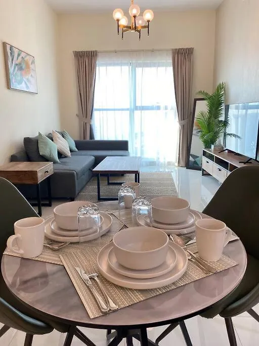 Apartment Near To Downtown With Pool View Dubai