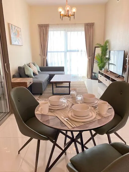 Apartment Near To Downtown With Pool View Dubai